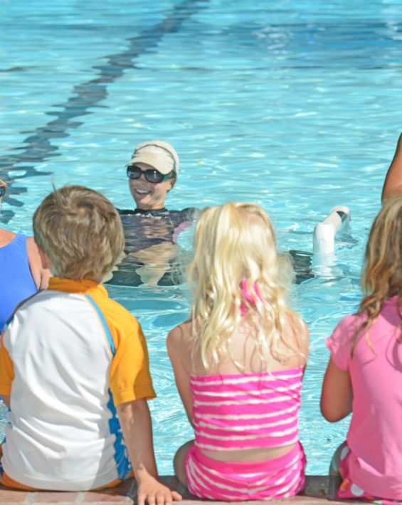 kids swim lesson group